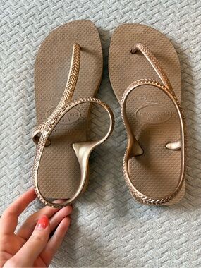 Havaianas Women’s Metallic Bronze Flip Sandal